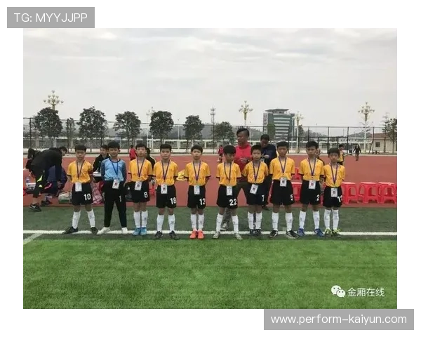 足球巨星联袂演绎激情四射主题曲激励年轻一代勇敢追梦